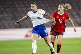 Sandrine Mauron (à droite) et la Suisse tenteront de prendre leur revanche sur la France vendredi à Nancy (archives). KEYSTONE/JEAN-CHRISTOPHE BOTT